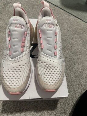Nike White and Light Pink Slip-On Air 270 Sneakers